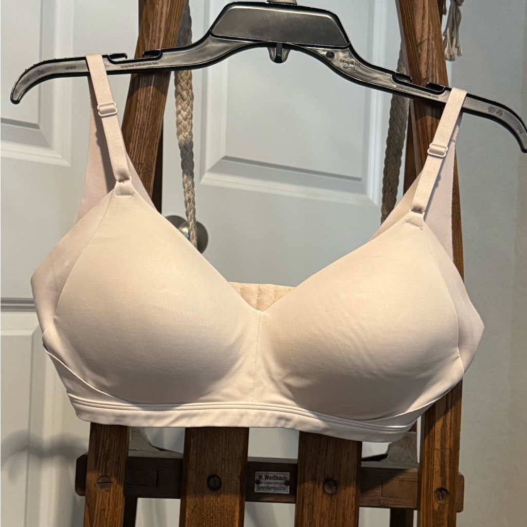 Womens Cream Wireless No Effects Bra
